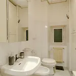 Apartment Guesthost - Classy Flat With Terrace Near Corvetto Genua