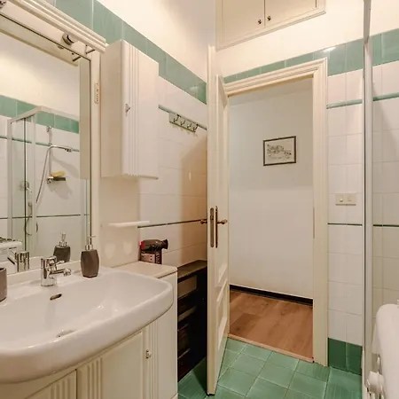 דירה Guesthost - Classy Flat With Terrace Near Corvetto ג'נובה
