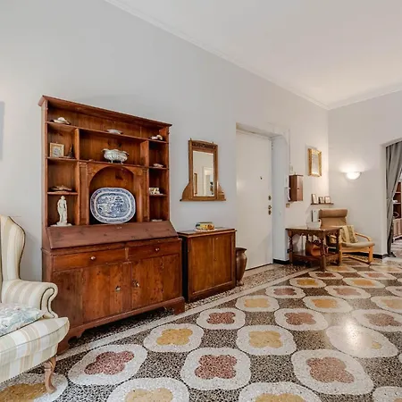 Lägenhet Guesthost - Classy Flat With Terrace Near Corvetto *