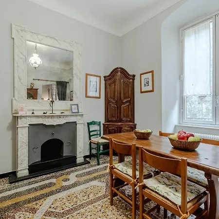 Lägenhet Guesthost - Classy Flat With Terrace Near Corvetto