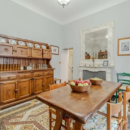 Lägenhet Guesthost - Classy Flat With Terrace Near Corvetto Genua