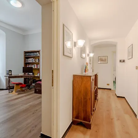 Guesthost - Classy Flat With Terrace Near Corvetto Lägenhet Genua