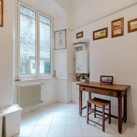 Guesthost - Classy Flat With Terrace Near Corvetto * 제노바